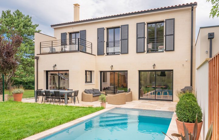 Réalisation Alpha constructions à Pessac : Maison de 205 m² avec 4 chambres