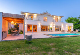 une réalisation de 238m2 par Alpha Constructions
