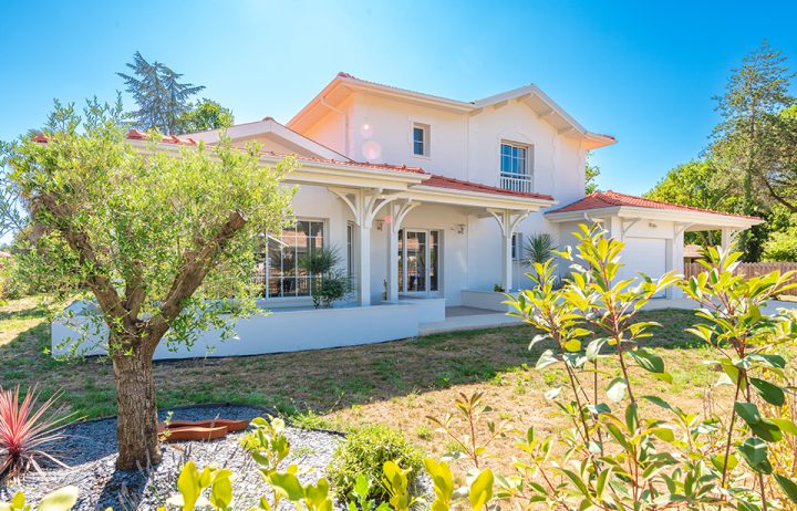 Réalisation Alpha constructions à Andernos : Maison de 295 m² avec 4 chambres
