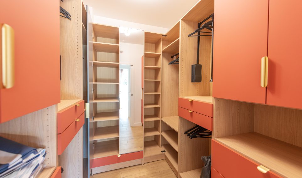 Showroom Alpha constructions