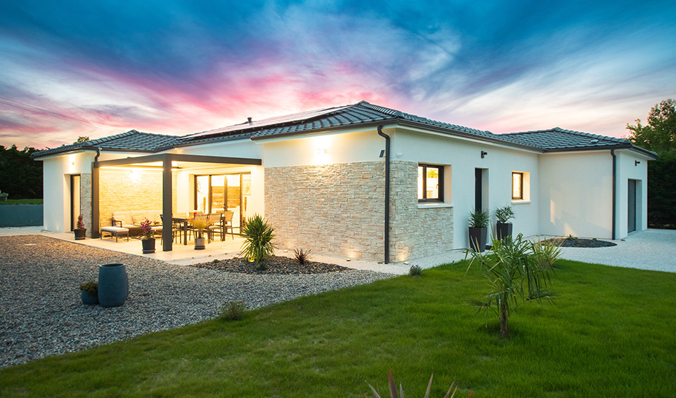 Construire sa maison en toute confiance ! <br />
Depuis plus de 25 ans, nos équipes d'experts de la construction vous accompagnent pour concevoir votre projet vie personnalisé, adapté à votre budget et à votre terrain. 