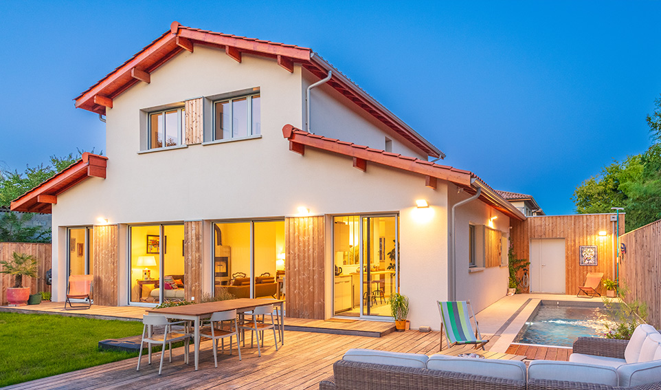 Construire sa maison en toute confiance ! <br />
Depuis plus de 25 ans, nos équipes d'experts de la construction vous accompagnent pour concevoir votre projet vie personnalisé, adapté à votre budget et à votre terrain. 